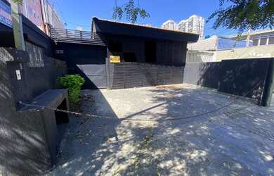 Imagem: A casa possui 5 Dormitórios, 3 Banheiros, 2 Vagas na garagem