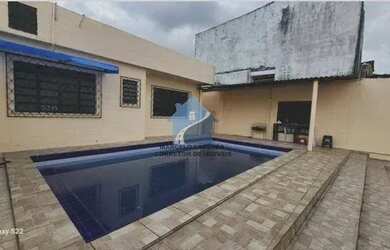 Imagem: A casa possui 3 Dormitórios, 2 Banheiros, 2 Vagas na garagem