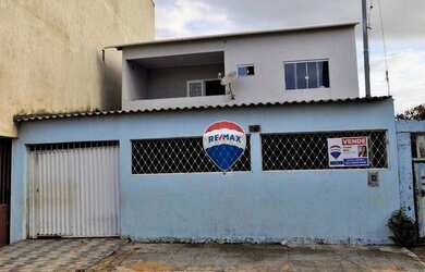 Imagem: A casa possui 3 Dormitórios, 3 Banheiros, 2 Vagas na garagem