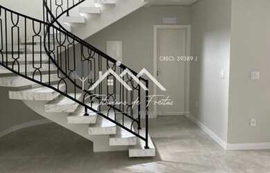 Imagem: A casa possui 3 Dormitórios, 5 Banheiros, 4 Vagas na garagem