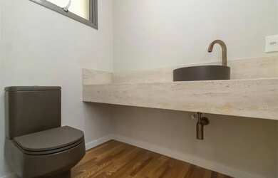 Imagem 10: Casa com 4 Quartos e 6 banheiros à Venda, 371 m² por R$ 7.90