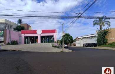 Imagem: O depósito possui 4 Vagas na garagem e 312m² de Área e está