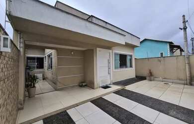 Imagem: A casa em condomínio possui 3 Dormitórios, 2 Banheiros, 2