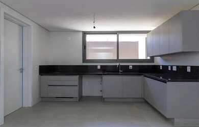 Imagem 4: Casa com 4 Quartos e 6 banheiros à Venda, 371 m² por R$ 7.90