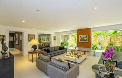 Imagem: A casa possui 5 Dormitórios, 5 Banheiros, 5 Vagas na garagem