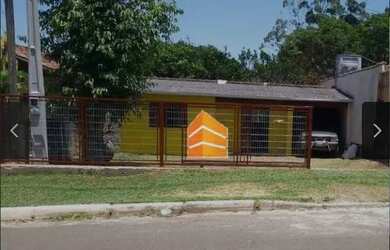 Imagem: A casa possui 2 Dormitórios, 1 Banheiro, 1 Vaga na garagem