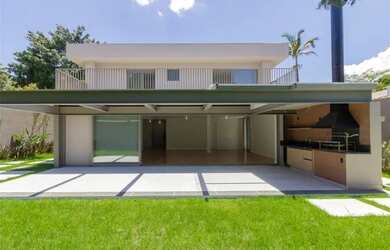 Imagem 1: Casa com 4 Quartos e 6 banheiros à Venda, 371 m² por R$ 7.90