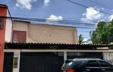 Imagem: A casa possui 2 Dormitórios, 1 Banheiro, 1 Vaga na garagem