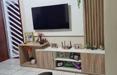 Imagem: A casa possui 3 Dormitórios, 1 Banheiro e está localizado