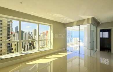 Imagem: O apartamento possui 4 Dormitórios, 4 Banheiros, 3 Vagas na