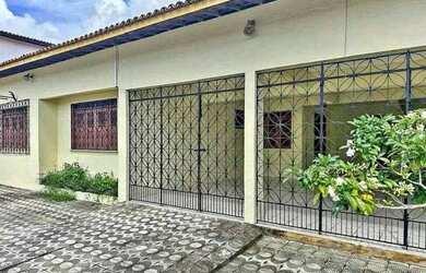 Imagem: A casa possui 3 Dormitórios, 2 Banheiros, 2 Vagas na garagem