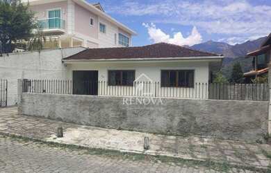 Imagem: A casa possui 3 Dormitórios, 3 Banheiros, 3 Vagas na garagem