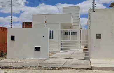 Imagem: A casa possui 2 Dormitórios, 2 Banheiros, 1 Vaga na garagem