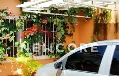 Imagem: A casa possui 2 Dormitórios, 2 Banheiros, 2 Vagas na garagem