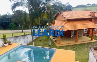 Imagem: A casa em condomínio possui 3 Dormitórios, 3 Banheiros, 5