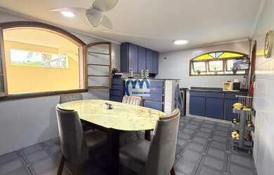 Imagem 8: Casa à venda com 3 quartos, 308m²