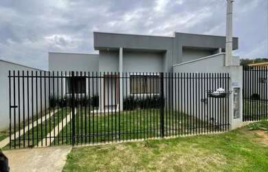 Imagem: A casa possui 2 Dormitórios, 1 Banheiro, 1 Vaga na garagem