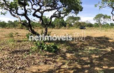 Imagem: O terreno possui 32.000m² de Área e está localizado em Três