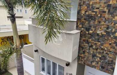 Imagem: A casa em condomínio possui 4 Dormitórios, 4 Banheiros, 4