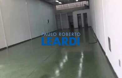 Imagem: O depósito possui 2 Vagas na garagem e 280m² de Área e está