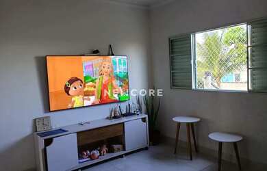 Imagem: O apartamento possui 3 Dormitórios, 1 Banheiro, 1 Vaga na garagem