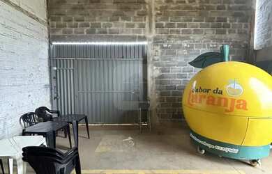 Imagem: O depósito possui 5 Vagas na garagem, 400m² de Área e está