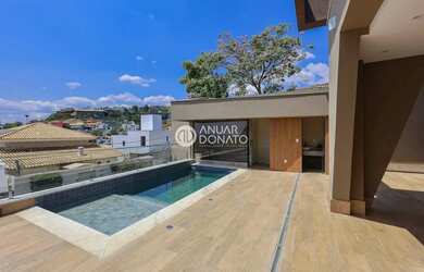 Imagem: A casa possui 5 Dormitórios, 5 Banheiros, 5 Vagas na garagem