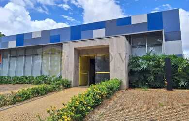 Imagem: O depósito possui 5 Vagas na garagem e 700m² de Área e está