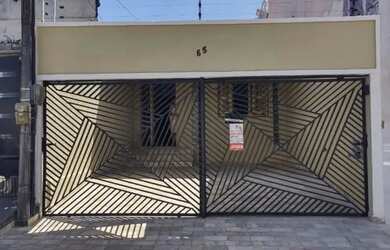 Imagem: A casa possui 3 Dormitórios, 2 Banheiros, 2 Vagas na garagem