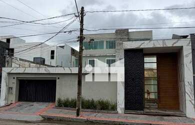 Imagem: A casa possui 4 Dormitórios, 4 Banheiros, 3 Vagas na garagem