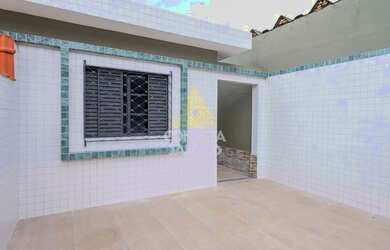 Imagem: A casa possui 2 Dormitórios, 1 Banheiro, 1 Vaga na garagem