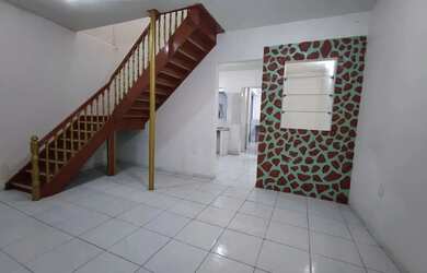 Imagem: A casa em condomínio à venda possui 4 Dormitórios, 1 Banheiro