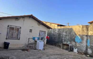 Imagem: A casa possui 2 Dormitórios, 1 Banheiro, 100m² de Área e