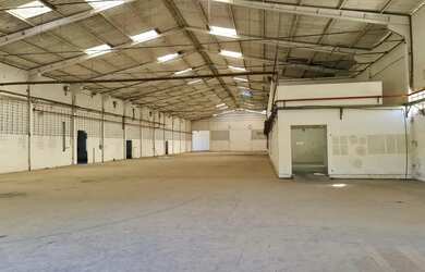 Imagem: O depósito possui 5 Vagas na garagem, 2.600m² de Área e