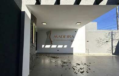 Imagem: A casa possui 2 Dormitórios, 1 Banheiro, 3 Vagas na garagem