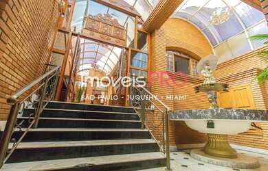 Imagem: A casa possui 4 Dormitórios, 5 Banheiros, 5 Vagas na garagem