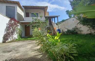 Imagem: A casa possui 2 Dormitórios, 3 Banheiros, 2 Vagas na garagem