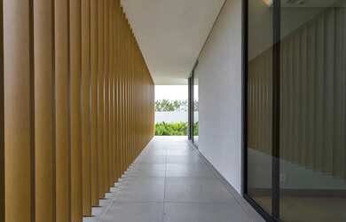 Imagem: A casa em condomínio possui 5 Dormitórios, 5 Banheiros e 3385m²