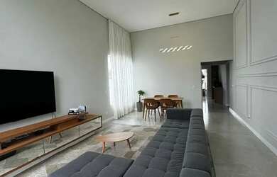 Imagem: A casa em condomínio possui 3 Dormitórios, 4 Banheiros, 4