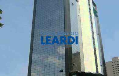 Imagem: O depósito possui 2 Vagas na garagem, 53m² de Área e está