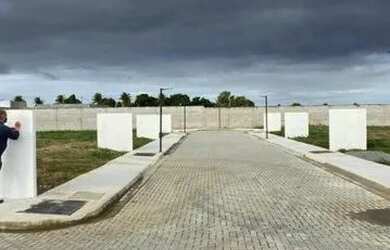 Imagem: O terreno possui 211m² de Área e está localizado em Sim