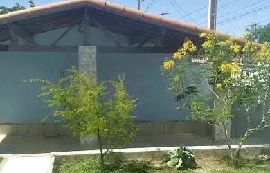 Imagem: A casa possui 2 Dormitórios, 1 Banheiro, 2 Vagas na garagem