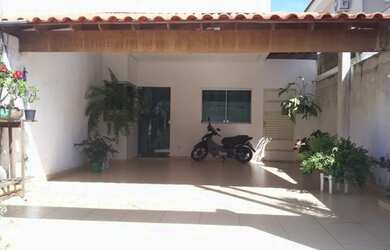 Imagem: A casa possui 2 Dormitórios, 2 Banheiros e está localizado