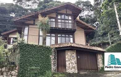 Imagem: A casa possui 3 Dormitórios, 2 Banheiros, 291m² de Área e