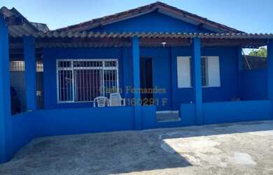 Imagem: A casa possui 4 Dormitórios, 3 Banheiros, 5 Vagas na garagem