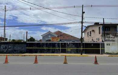 Imagem: A casa possui 3 Dormitórios, 3 Banheiros, 5 Vagas na garagem
