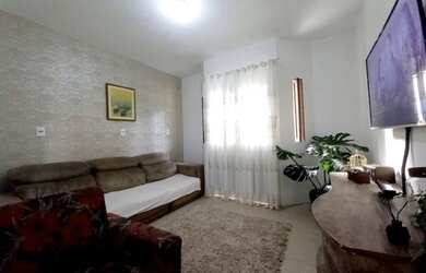 Imagem: A casa possui 4 Dormitórios, 1 Banheiro, 2 Vagas na garagem