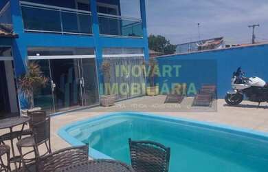 Imagem: A casa em condomínio possui 5 Dormitórios, 3 Banheiros, 300m²