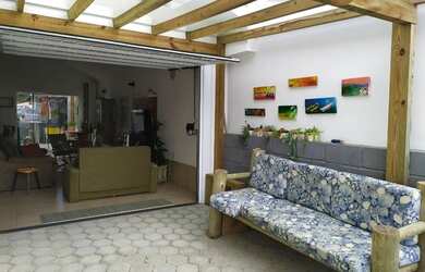 Imagem 3: Casa para venda possui 160 metros quadrados com 4 quartos em Ambrósio - Garopaba - SC