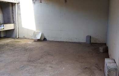 Imagem: A casa possui 3 Dormitórios, 1 Banheiro, 5 Vagas na garagem